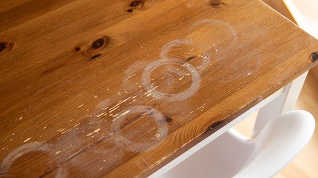 Decile chau a las manchas de agua en tu mesa de madera.&nbsp;