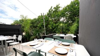 Terrazas, patios, veredas y jardines se convierten en el escenario ideal para disfrutar de un almuerzo al aire libre. Terrazas, patios, veredas y jardines se convierten en el escenario ideal para disfrutar de un almuerzo al aire libre.