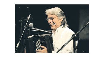 Rául Barboza, a los 73 años, es un referente en la música del litoral. Actuó el pasado fin de semana.