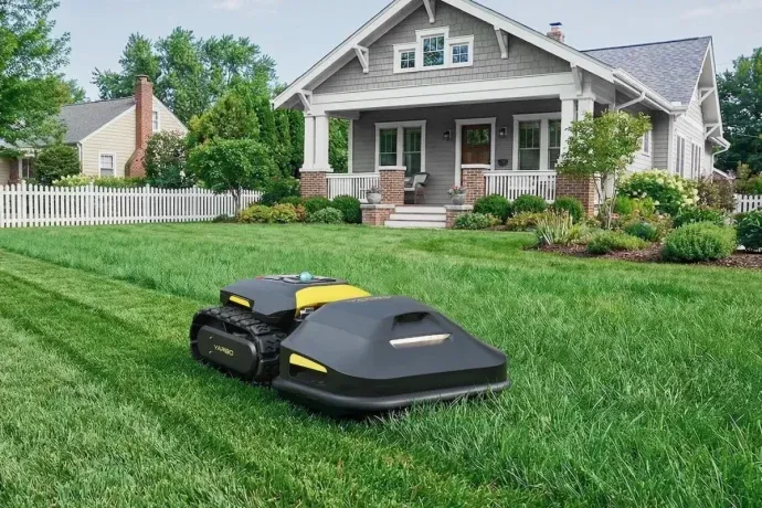 El equipo llamado Yarbo M fue diseñado para ocuparse de múltiples tareas en el jardín de tu casa.