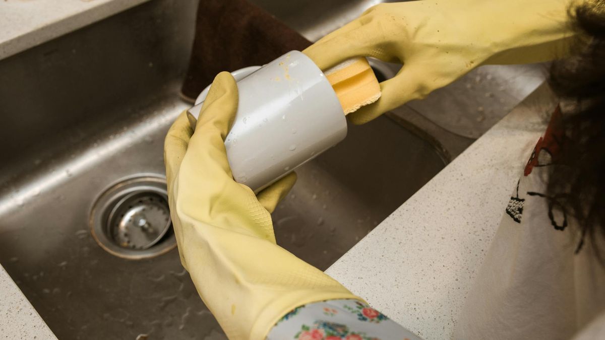 Tricks to clean stained cups and leave them like new Tricks to clean stained cups and leave them like new