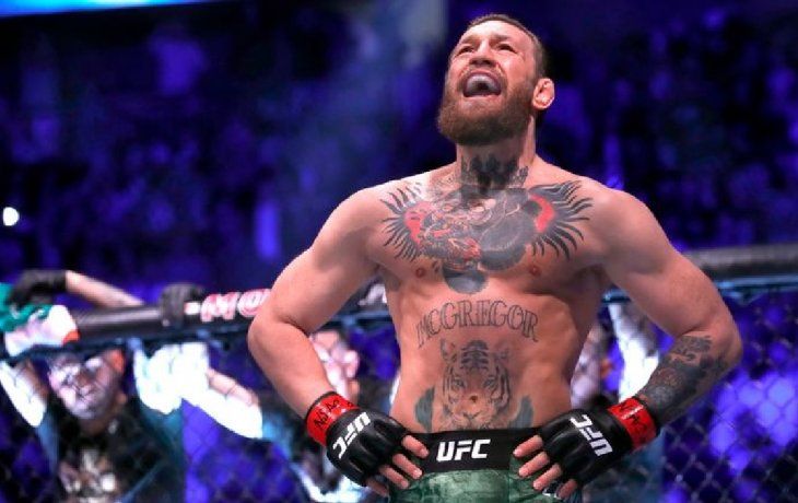 Conor McGregor en el octágono de UFC.