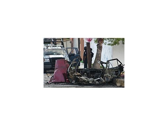 El coche explotó en la madrugada.