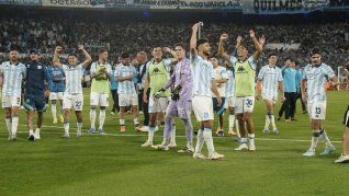 Racing venció a River por 3 a 2. Racing venció a River por 3 a 2.