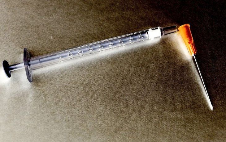 Pakistán: acusan a médico de transmitir VIH a 90 personas por usar una sola jeringa
