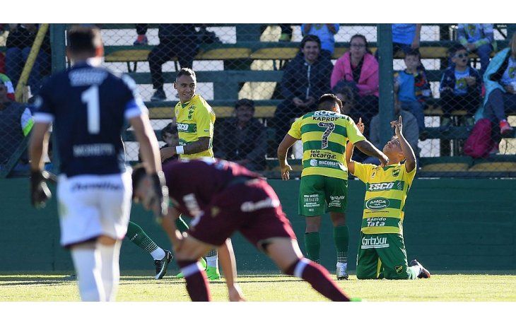 Defensa y Justicia volvió a ganar ante un Lanús que ya siente la final copera