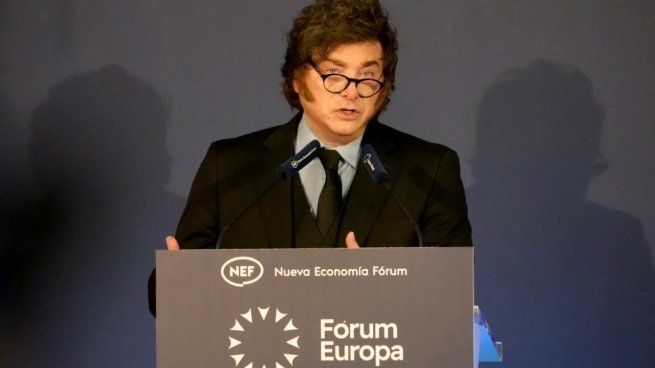 Javier Milei cuestionó la política migratoria y reivindicó su alianza con Isabel Díaz Ayuso y Santiago Abascal.