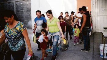 PERSECUCIÓN. A principios de mes, el Gobierno estadounidense deportó a cientos de migrantes guatemaltecos (foto). La semana pasada ordenó sendas redadas en Mississippi.