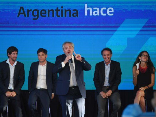 Juntos. Alberto Fernández encabezó ayer un acto en San Fernando con el massista Juan Adreotti como anfitrión. En el escenario lo acompañaron Kicillof, gobernador de Buenos Aires, y tres ministros: Wado de Pedro, Gabriel Katopodis y Eizabeth Gómez Alcorta.