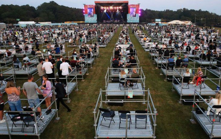 Concierto con distanciamiento social desarrollado en agosto en el Gosforth Park de Newcastle, Inglaterra.
