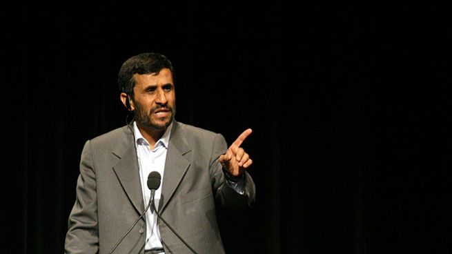 El bombardeo habría impactado en la vivienda de Mahmud Ahmadineyad en el barrio de Narnak, en Teherán.