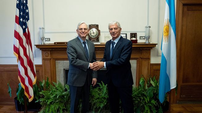 Mariano Cúneo Libarona con Merrick Garland, fiscal General de Estados Unidos.