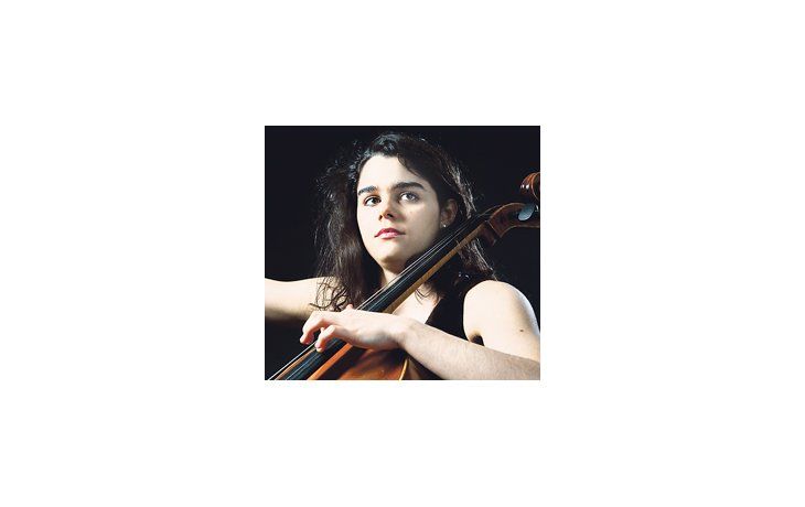 ámbito.com | La joven cellista austro-suiza Estelle Revaz deslumbró el sábado  con obras de Shostakovich y Ginastera, en dúo con Anaïs Crestin.