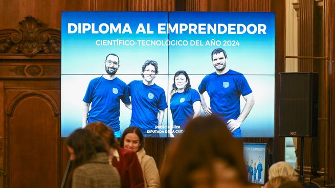 Los fundadores de la startup Boolzi recibieron el diploma al Emprendedor del Año en la Legislatura porteña.