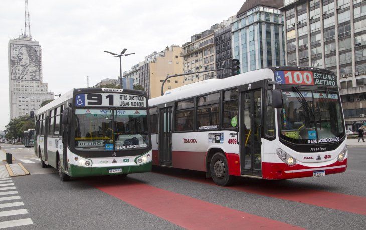 En el área metropolitana,&nbsp;el jueves a partir de las 0 hs los colectivos sólo podrán transportar pasajeros sentados.