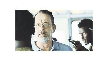 El director Paul Greengrass tiene el don del realismo, algo imprescindible para que una historia como la de “Capitán Phillips” no se convierta en una típica película de acción hollywoodense o (sólo) una de propaganda de la era Obama.