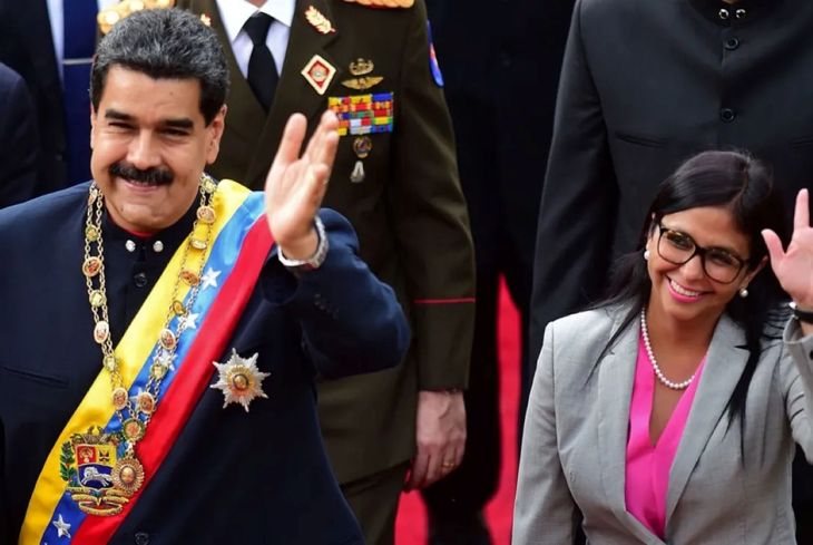 Nicolás Maduro y Delcy Rodríguez. Nicolás Maduro y Delcy Rodríguez.