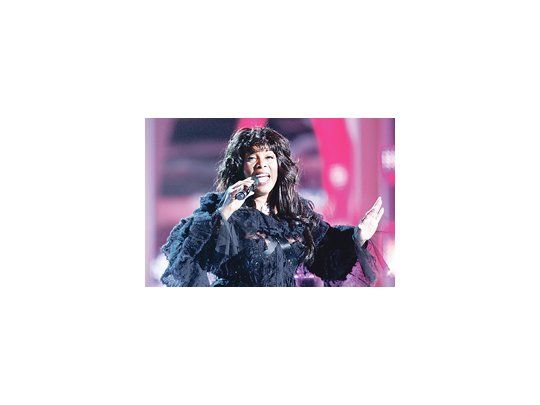 Donna Summer: su reinado se inició en los ’70, con el auge de la música disco y sus hits eróticos como «Hot Stuff».