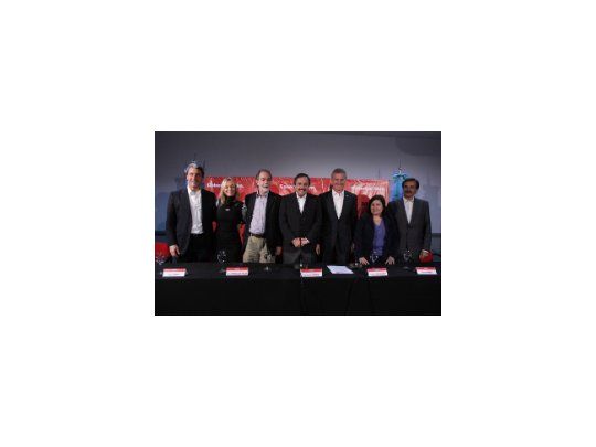 Ricardo Alfonsín y Francisco de Narváez presentaron a sus principales candidatos legislativos.
