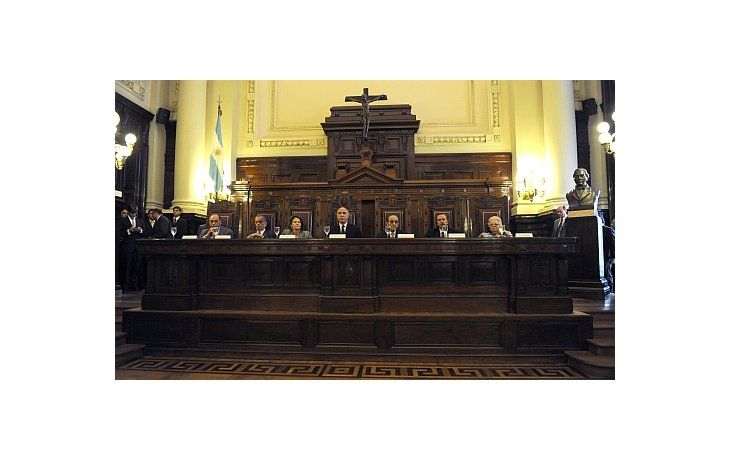 Los jueces de la Corte Suprema Raúl Zaffaroni, Enrique Petracchi, Elena Highton de Nolasco, Ricardo Lorenzetti, Carlos Fayt, Juan Carlos Maqueda y Carmen Argibay firmaron la Acordada para solicitar el presupuesto 2013.