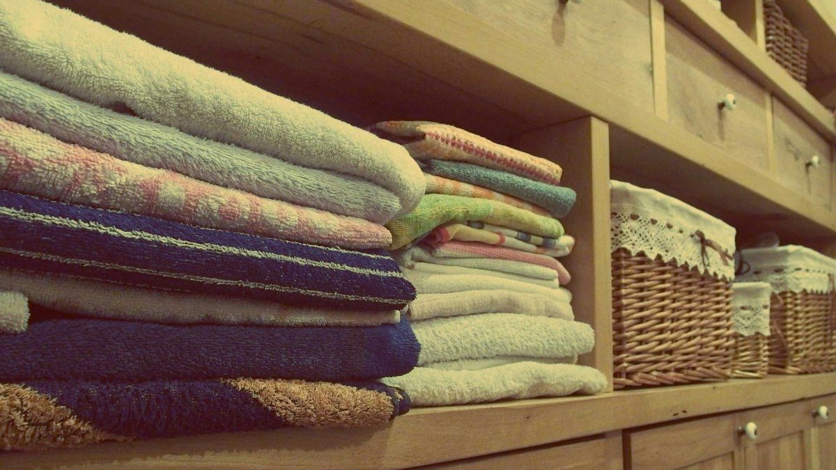 If you are about to change the towels, do not throw the old ones: this is an excellent idea to give them a new life in your home