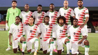 Mientras la Selección de Surinam se llena de estrellas, el país sigue avanzando en la minería.