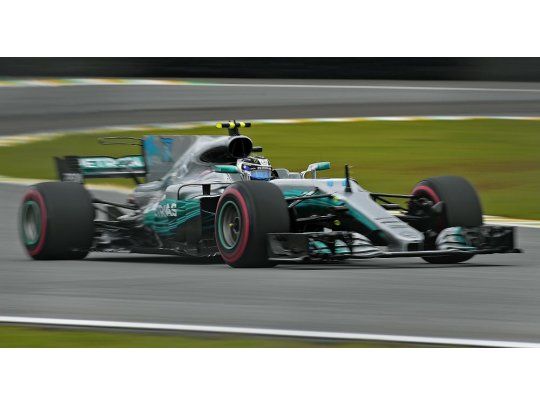 En una clasificación accidentada, Bottas hizo la pole en el GP de Brasil