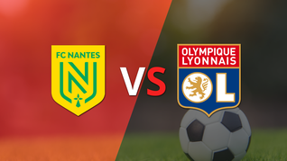 Olympique Lyon le está ganado a Nantes por 2 a 1