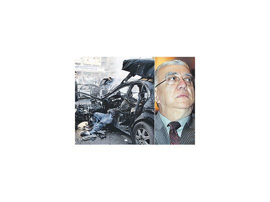 Un escenariode devastacióndejó ayerel atentadoperpetrado enBeirut contrael diputadoantisirioAntoineGhanem(derecha). Setrata deloctavo ataquemortal contraaltos dirigentesde esatendenciapolítica.