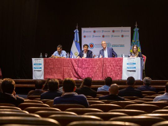 El gobernador Axel Kicillof reunión este jueves a los intedentes en el teatro Metro de La Plata para coordinar acciones contra el coronavirus.