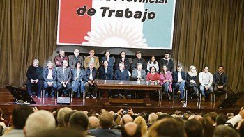 pedido. Hoy más que nunca necesitamos cuidar y defender a Córdoba, enfatizó Schiaretti, ante intendentes, legisladores y funcionarios.