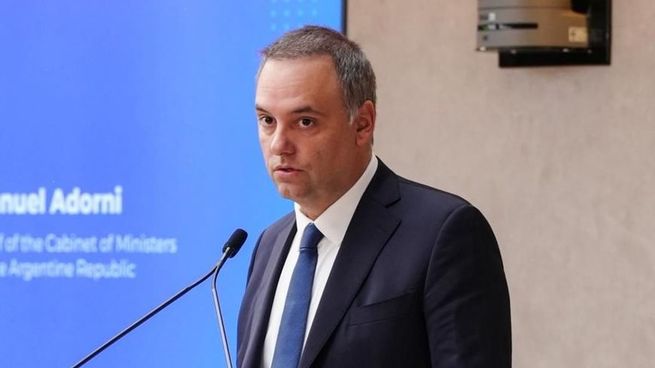 Avanza la causa que investiga el viaje de Manuel Adorni a Punta del Este.