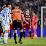 Los que se encontraban viendo el partido por televisión, alcanzaron a escuchar a través del micrófono del juez, un sos un hijo de re mil..., ahora, se conocieron las palabras completas de Rojo. Los que se encontraban viendo el partido por televisión, alcanzaron a escuchar a través del micrófono del juez, un sos un hijo de re mil..., ahora, se conocieron las palabras completas de Rojo.