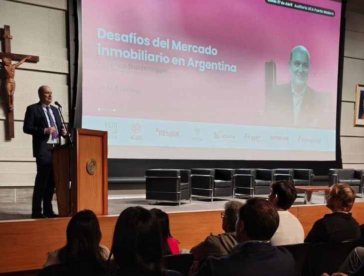 Alta concurrencia en el auditorio de la UCA para escuchar a Federico Sturzenegger en una jornada centrada en la desregulación del mercado inmobiliario Alta concurrencia en el auditorio de la UCA para escuchar a Federico Sturzenegger en una jornada centrada en la desregulación del mercado inmobiliario