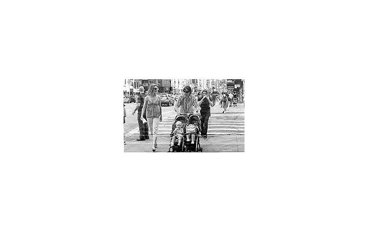 ámbito.com | Según cifras oficiales, la cantidad de parejas jóvenes con hijos pequeños creció en Manhattan26% en cuatro años. Las actitudes menos liberales de la juventud son motivo de polémicaentre los observadores.