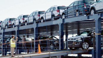 Automotrices buscan alternativas para enfrentar la crisis.