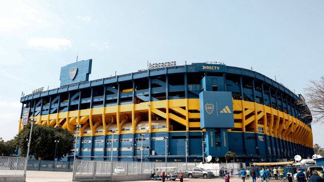 En la previa del superclásico, los hinchas locales vivieron cruces tensos con los efectivos policiales.