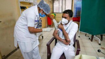 India, principal productor mundial de vacunas, no ha logrado satisfacer las necesidades internas de inoculación contra el Covid-19.
