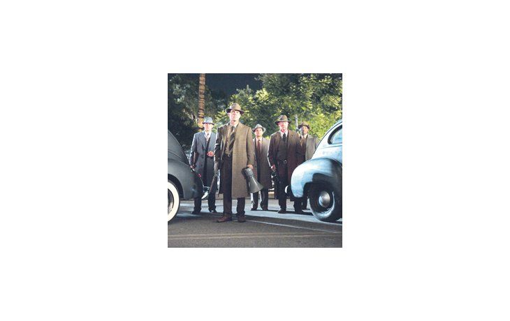 ámbito.com | «Fuerza antigangster» abunda en escenas de acción y climáticas, pero no llega a encontrar el tono genérico en ningún momento.