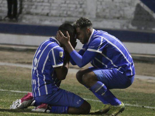Godoy Cruz revirtió el marcador ante Rosario Central y arrancó la Liga Profesional de Fútbol con una sonrisa.