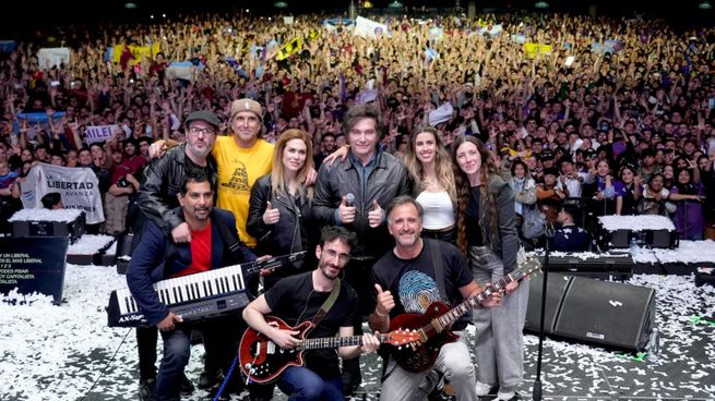 Javier Milei junto a La Banda Presidencial.
