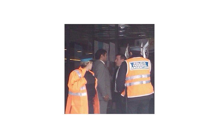 Jorge Locomotora Castro al ingresar a la Fundación Favaloro donde fue operada la Presidente.