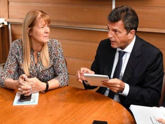 Margarita Stolbizer junto a Sergio Massa en la sede del partido GEN.