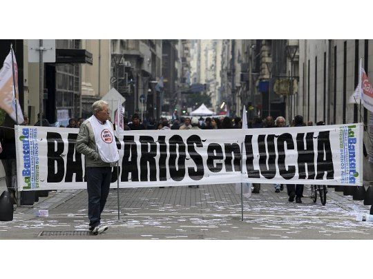 Los bancarios reclaman la reapertura de las paritarias.