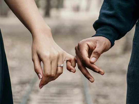 manos pareja.jpg