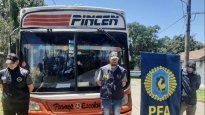 El colectivo con el que el chofer atroepelló y mató al perro