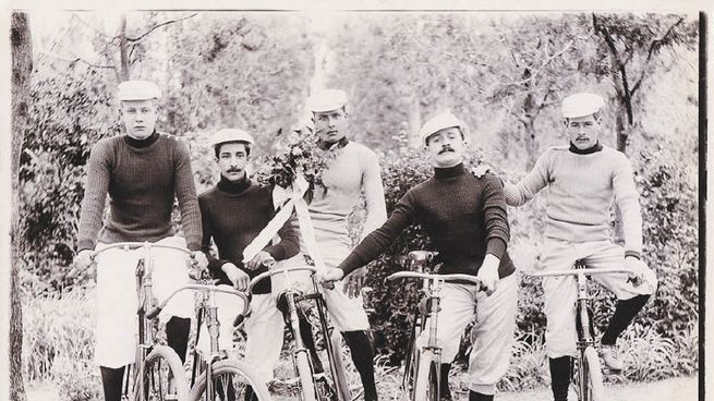 Ciclistas. Wunderkammer volvió a deleitar con sus fotos del pasado.