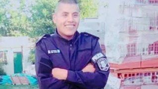 El oficial Neri Malcon Churquina recibió impactos de bala en el cráneo y en la zona del abdomen, mientras que su compañero Agustín Guillermo Larravide fue herido en la mano derecha y respondió con su pistola reglamentaria. El oficial Neri Malcon Churquina recibió impactos de bala en el cráneo y en la zona del abdomen, mientras que su compañero Agustín Guillermo Larravide fue herido en la mano derecha y respondió con su pistola reglamentaria.