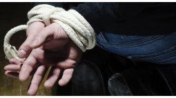 Unusual: he faked a kidnapping to ask for money. Unusual: he faked a kidnapping to ask for money.