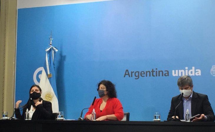 La ministra de salud, Carla Vizzotti, brindó una conferencia de prensa en Casa Rosada.